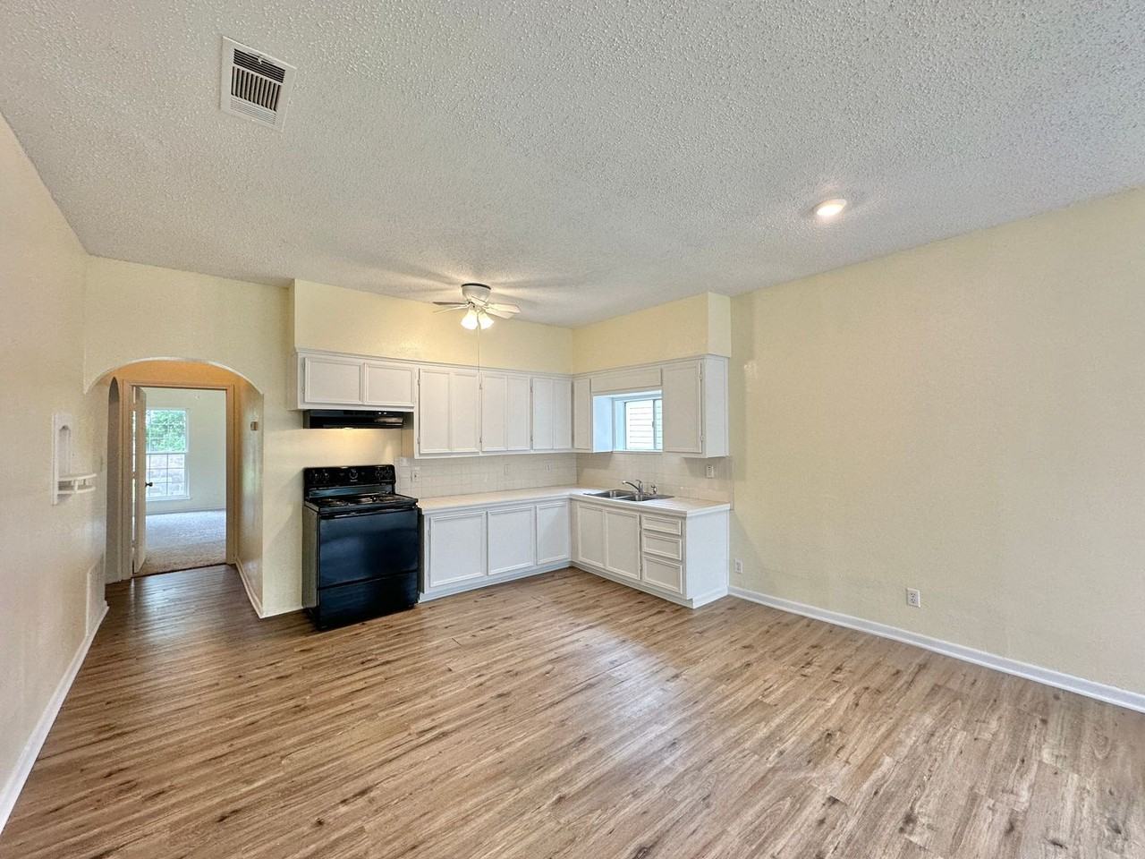 908 S 25th St - Photo 7 of 30