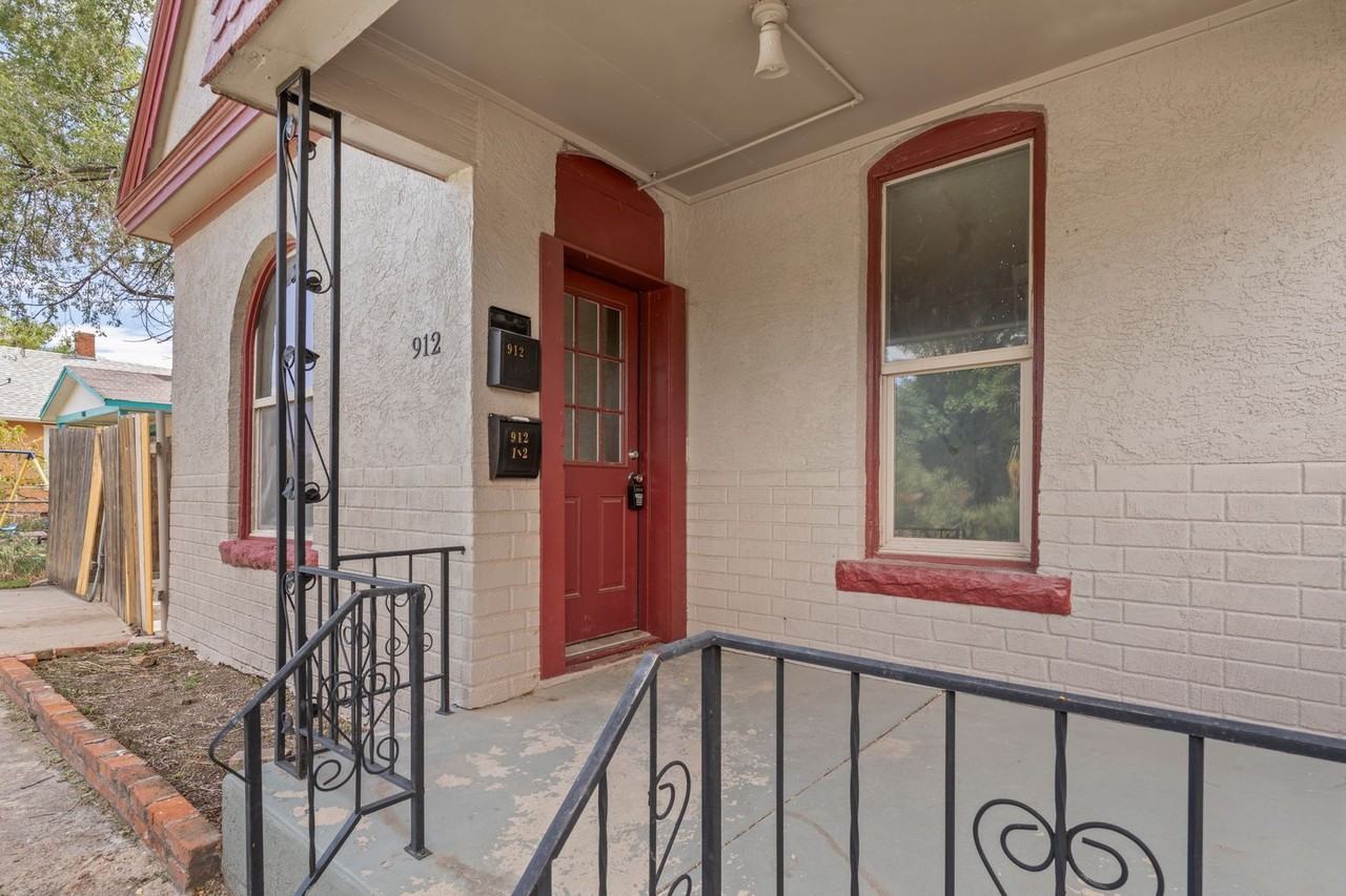 912 W 13th St #A - Photo 3 of 30