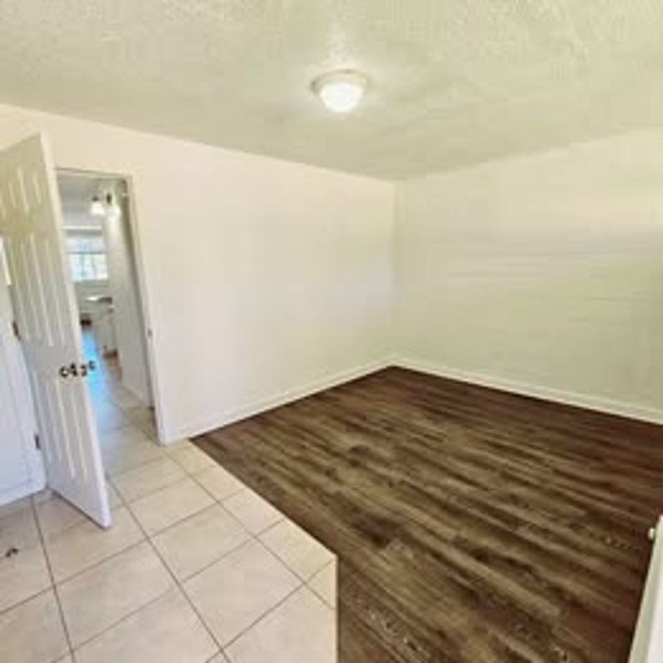 40410 Meridian E #7 - Photo 4 of 6