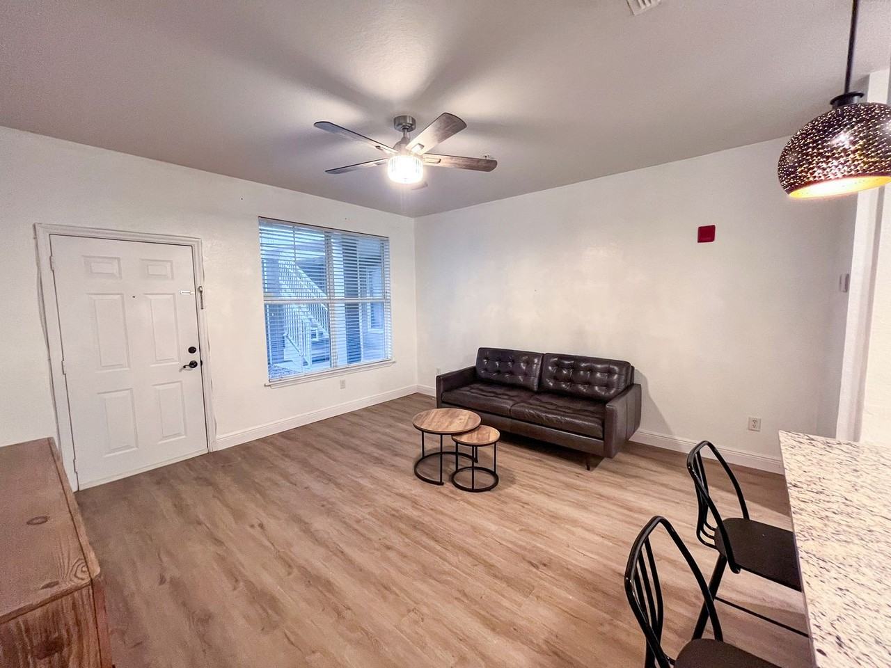 621 Sw 10th St - Photo 3 of 12