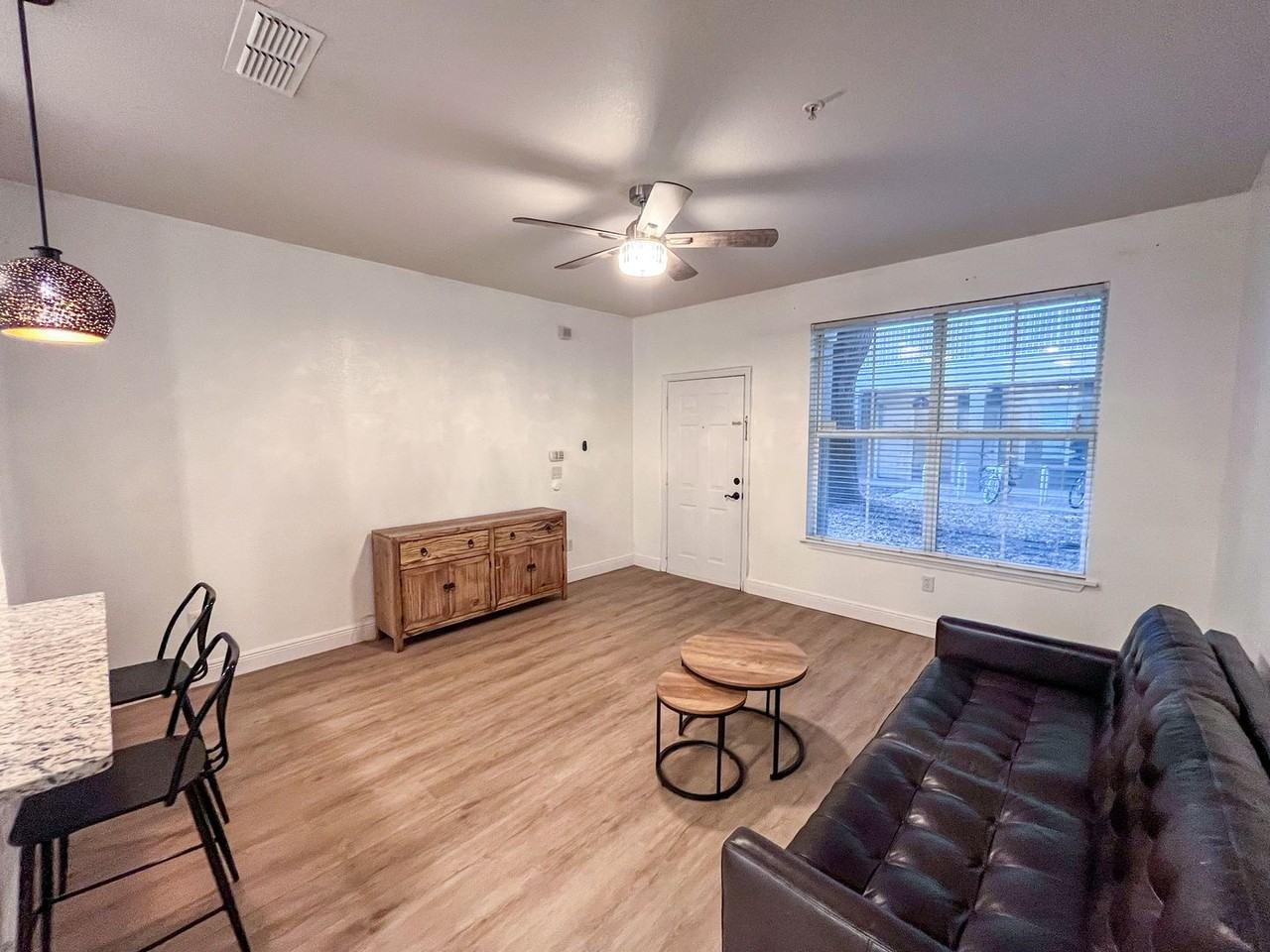 621 Sw 10th St - Photo 4 of 12