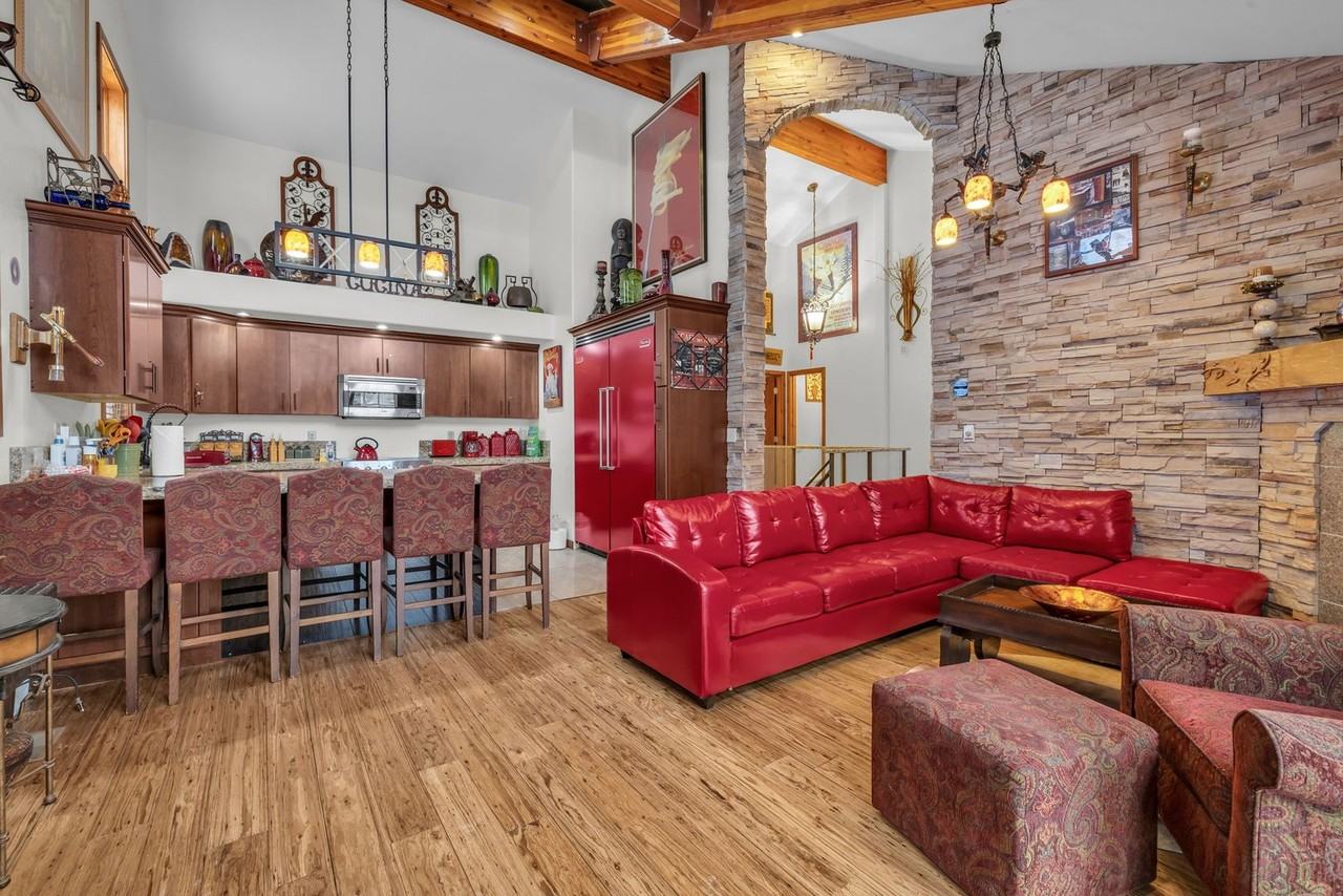 17 Daly Ave - Photo 2 of 21