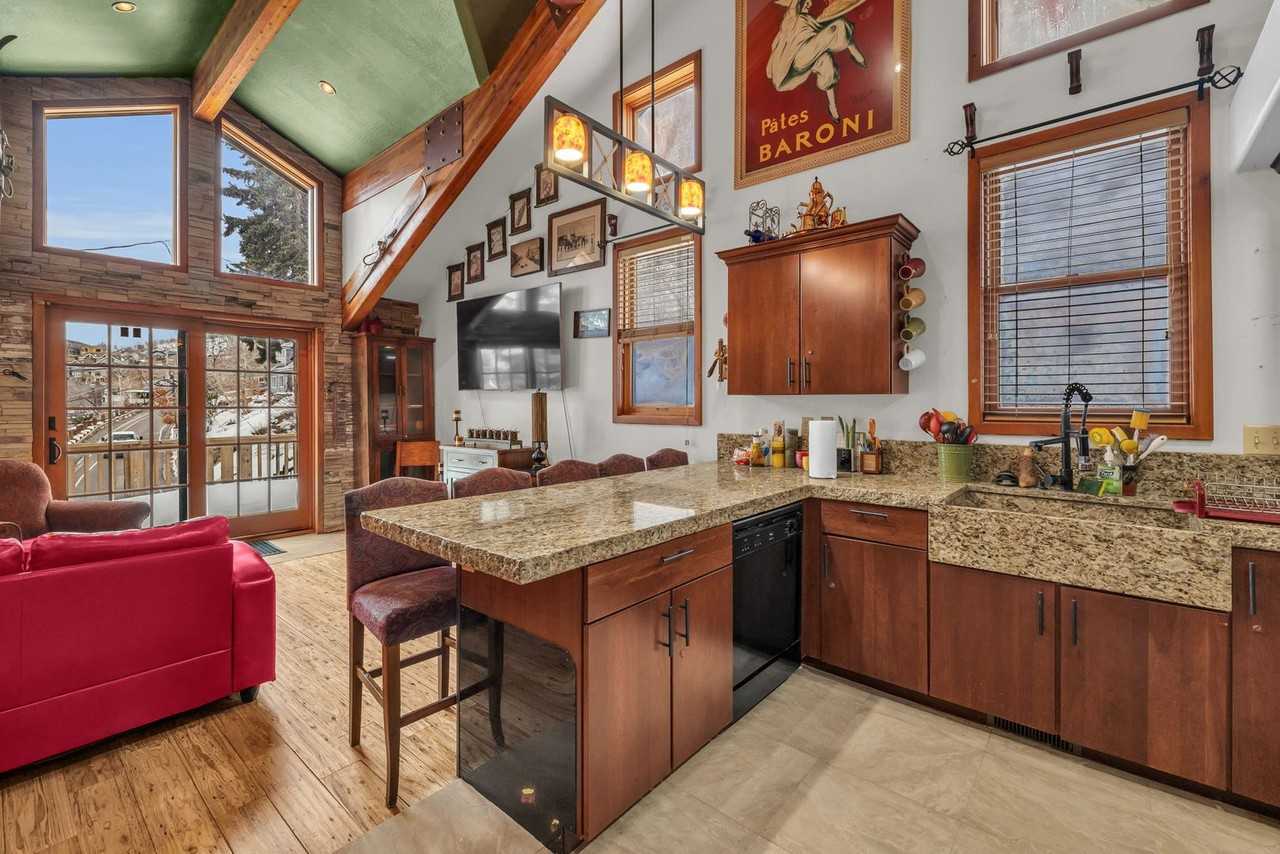 17 Daly Ave - Photo 5 of 21