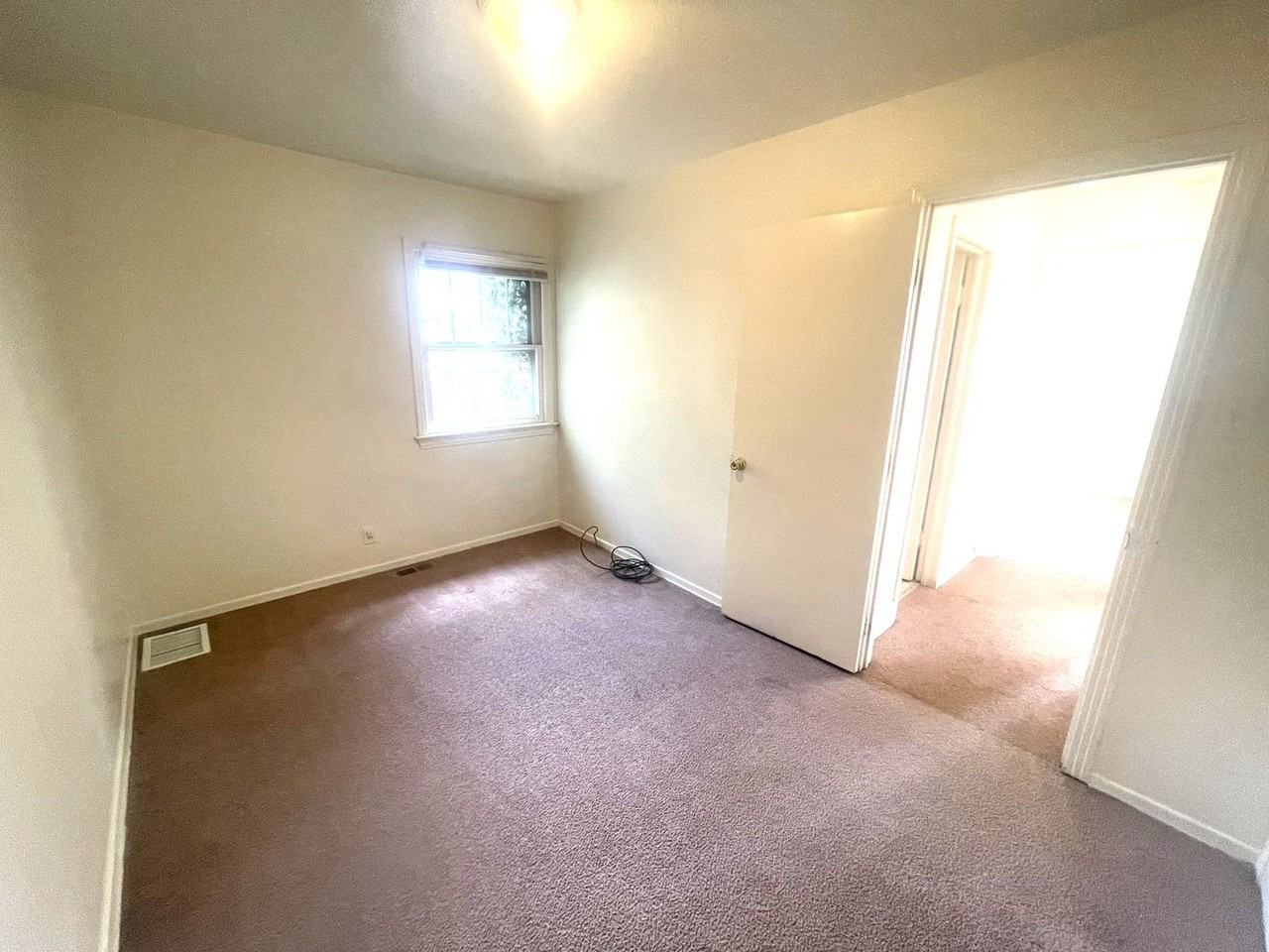 2539 10th Avenue Ct - Photo 3 of 33