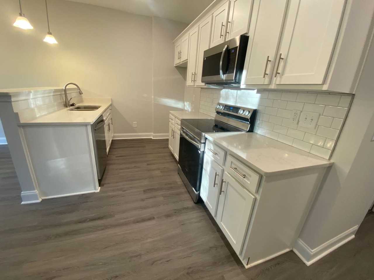 225 Northwood St - Photo 3 of 25