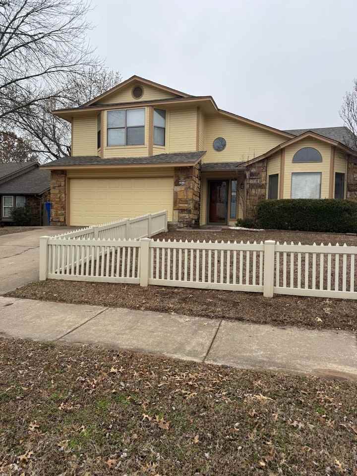 2614 S Gardenia Ave - Photo 2 of 49