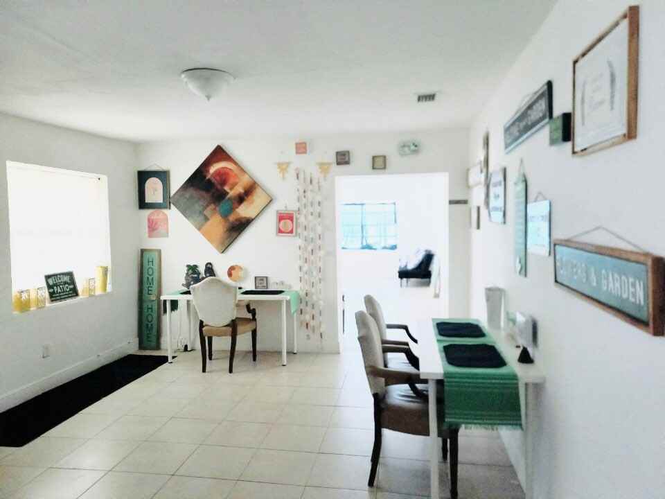 308 Northwest 9th Street - Photo 4 of 6