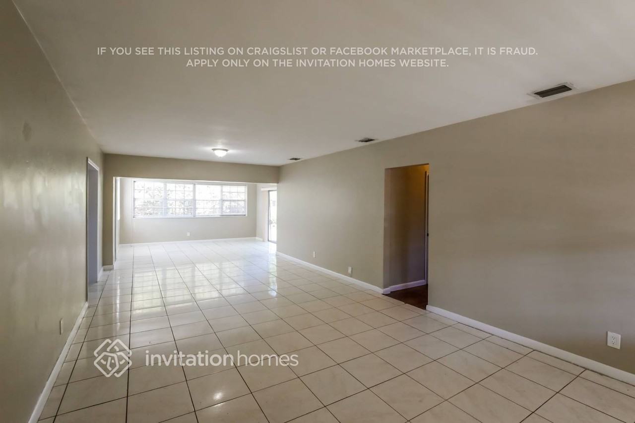 535 Ne 162nd St - Photo 2 of 16