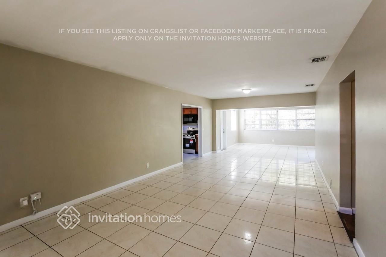 535 Ne 162nd St - Photo 3 of 16