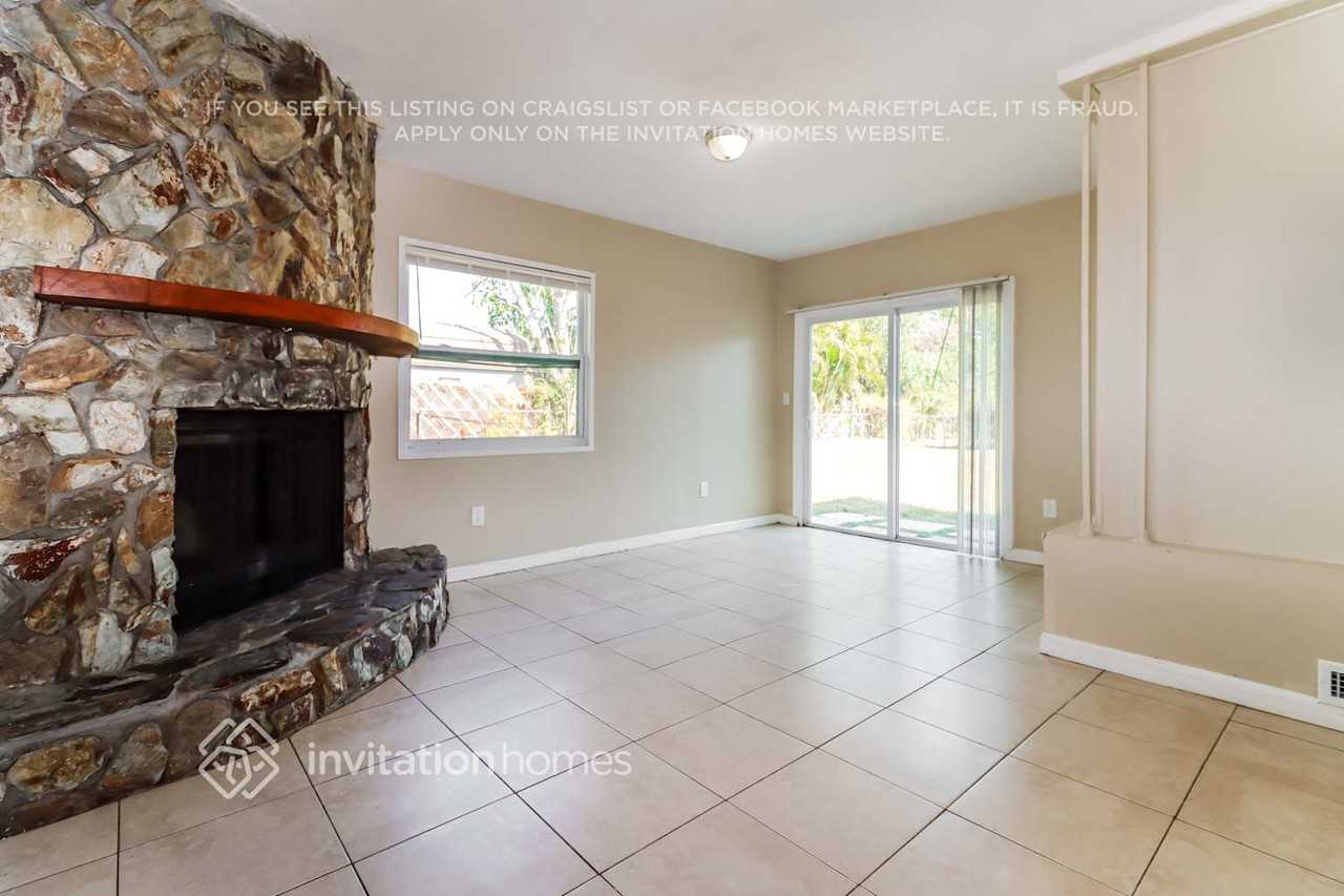 8541 Jacaranda Ave - Photo 3 of 7