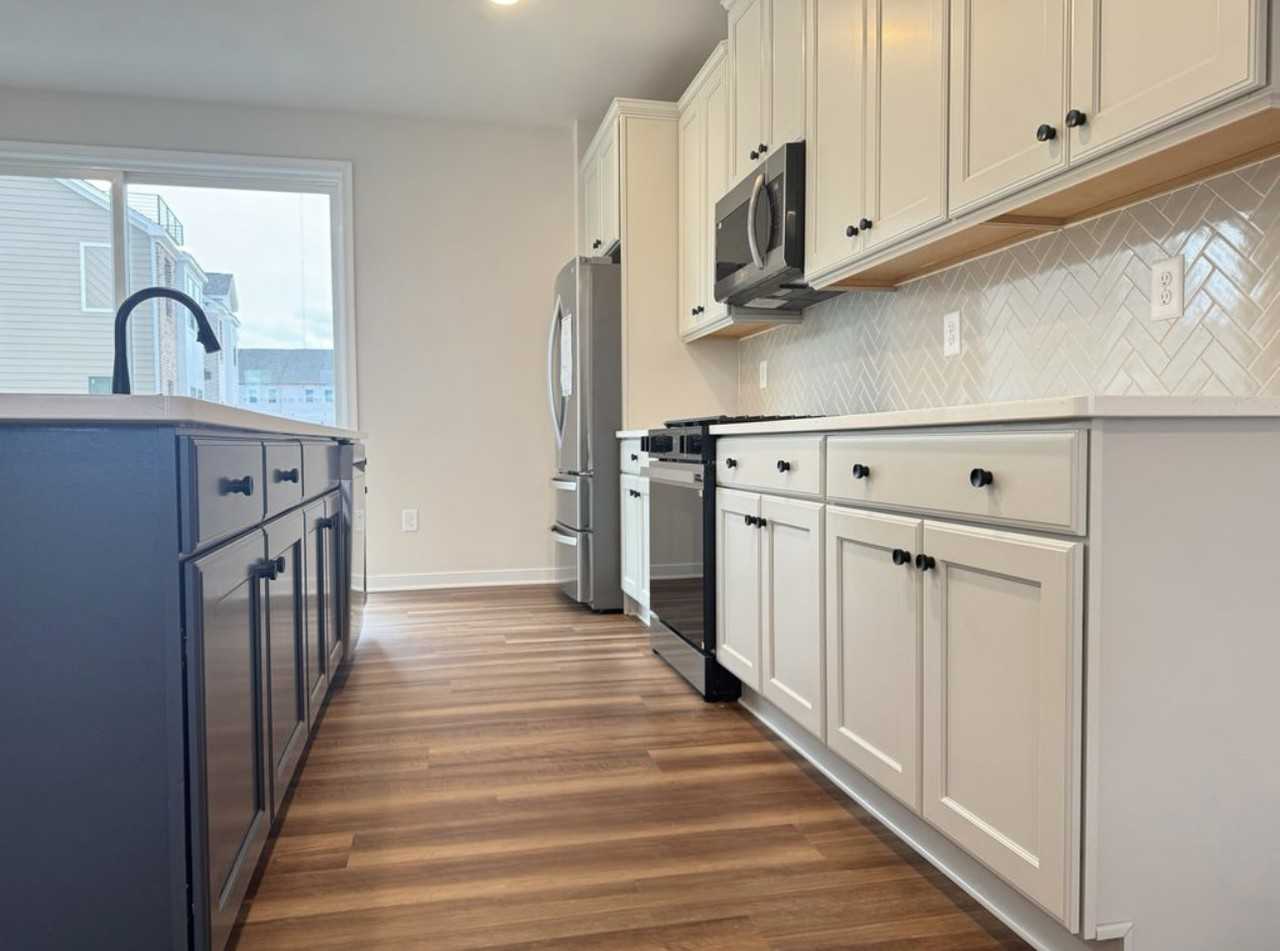 15912 Stormy Day Aly - Photo 2 of 10