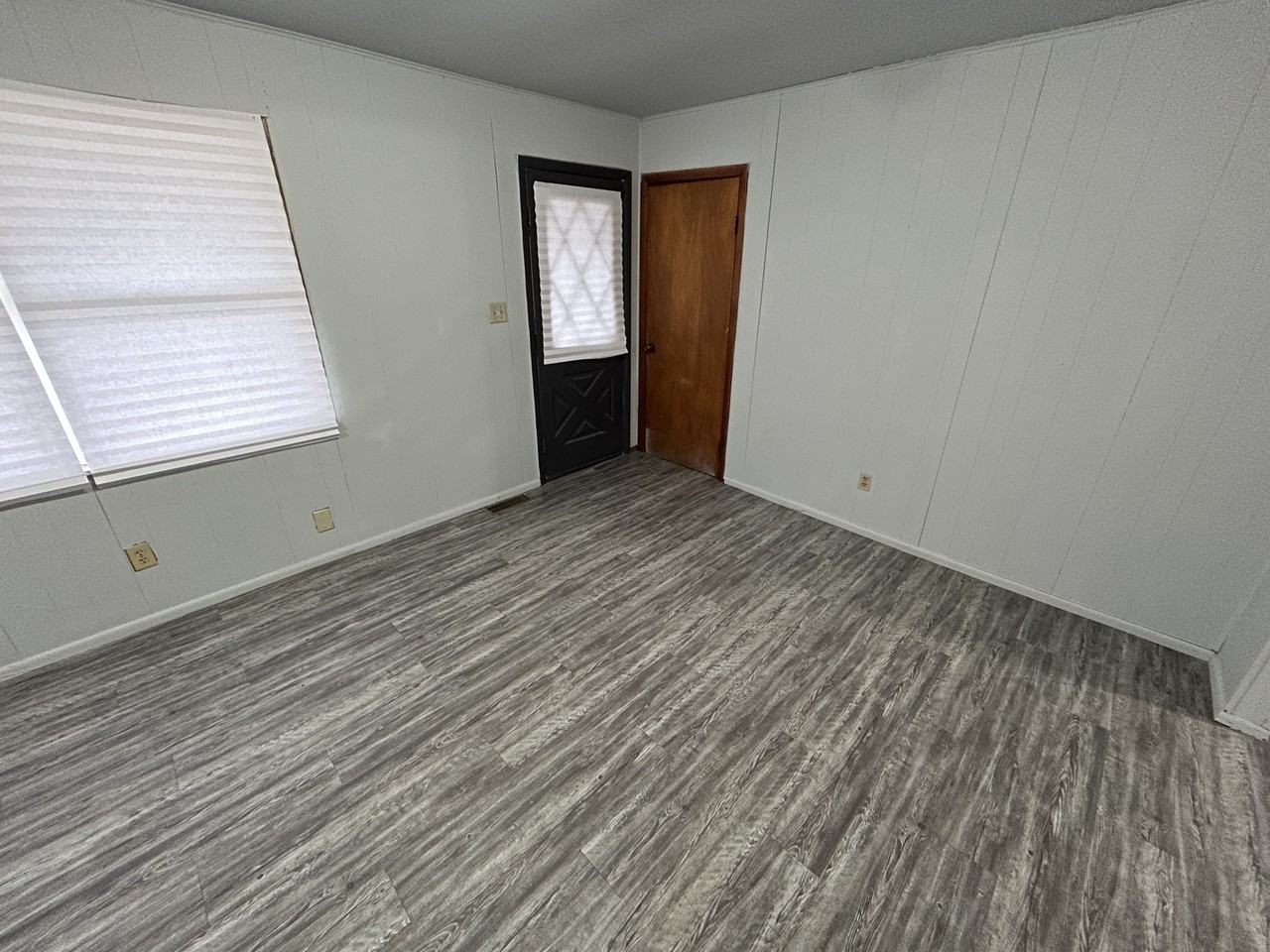 301 E 10th St #NA - Photo 2 of 19