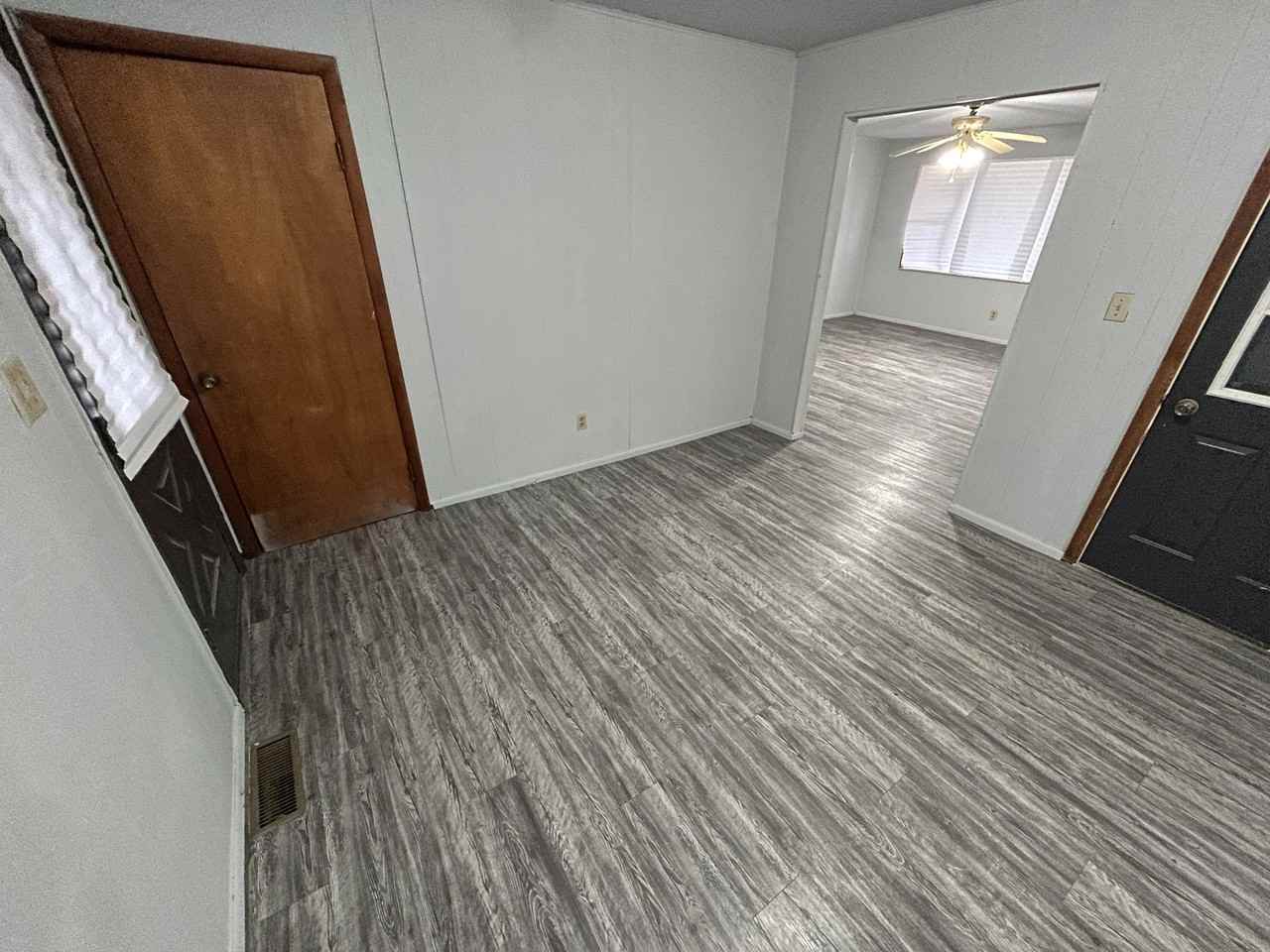 301 E 10th St #NA - Photo 3 of 19