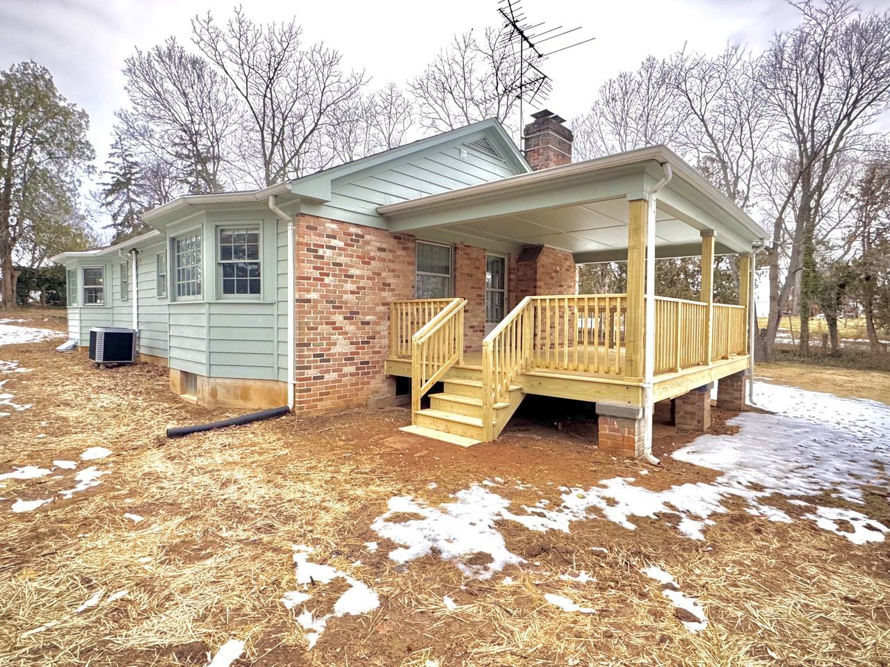 216 S Buckmarsh St #NA - Photo 3 of 23