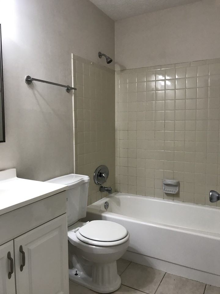 382 Sw Violet Ave #1 - Photo 7 of 18