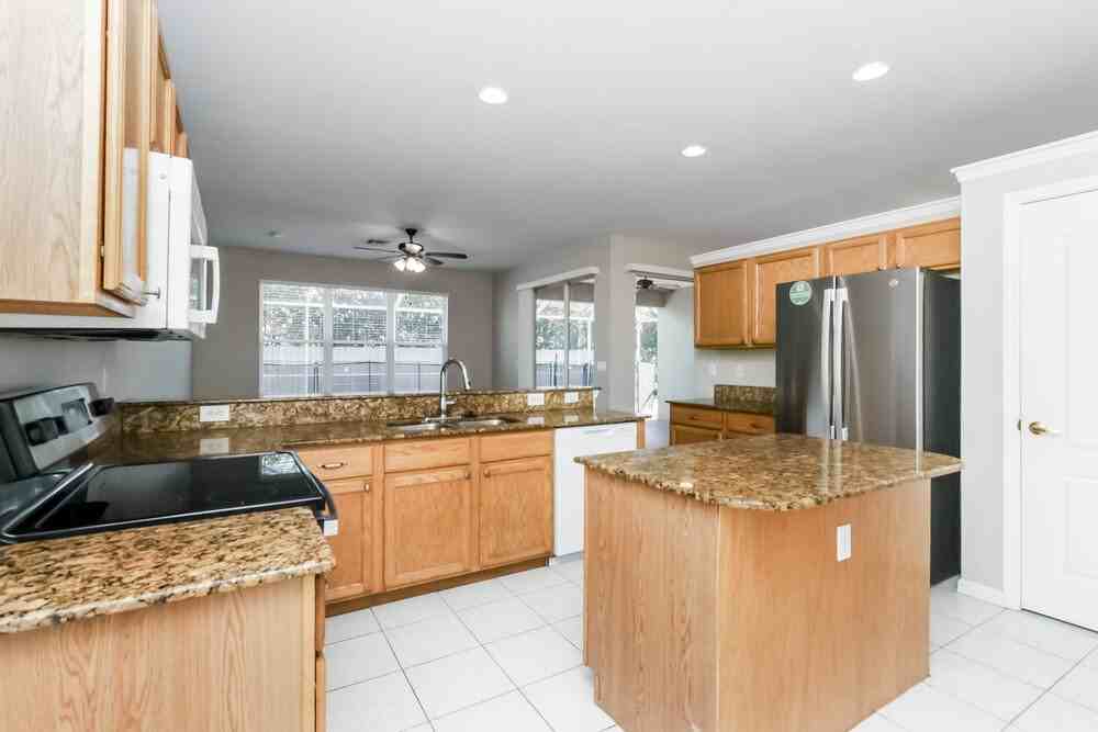 13239 Hastings Ln - Photo 7 of 16