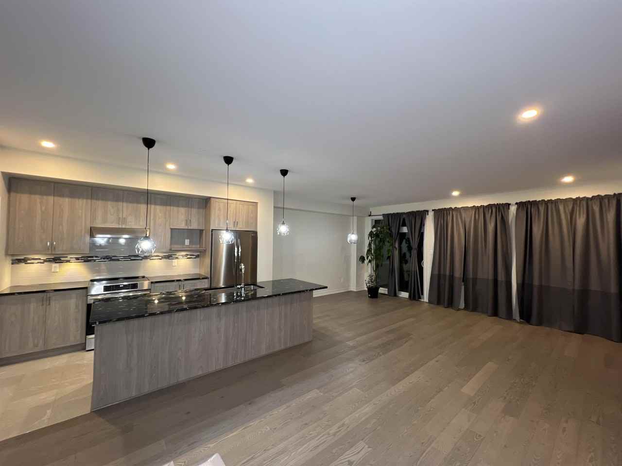 668 Putney Cres #1 - Photo 2 of 24