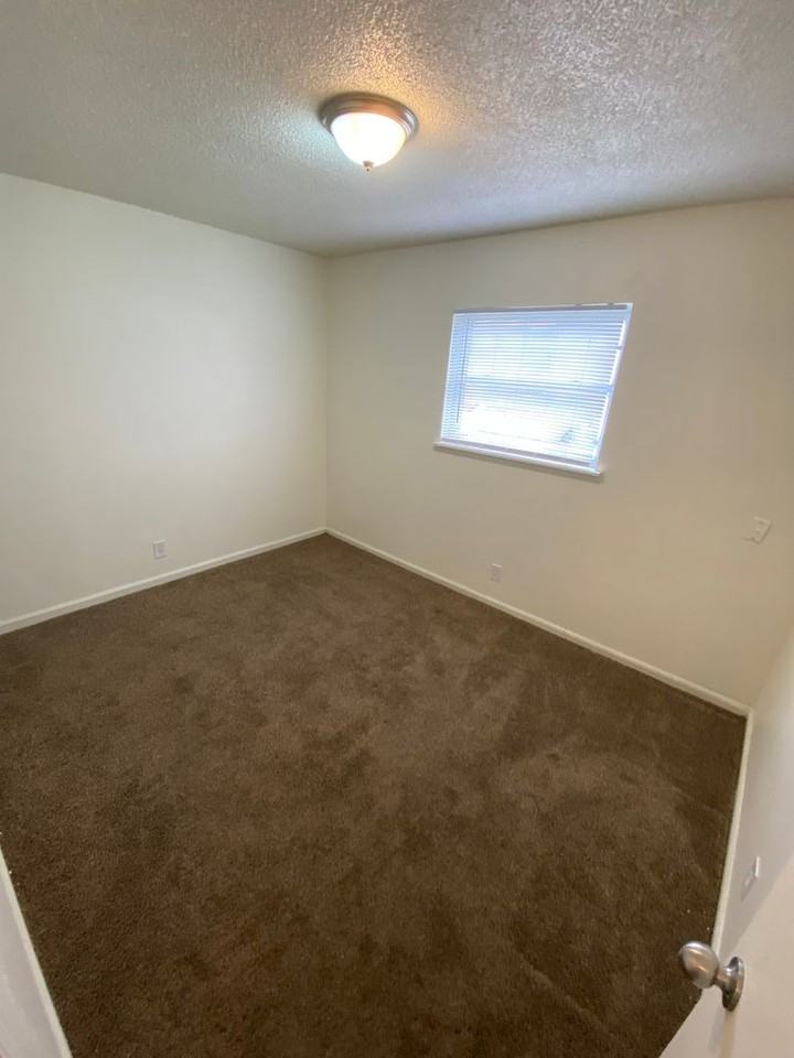 Deer Creek Apartments - Photo 3 of 26