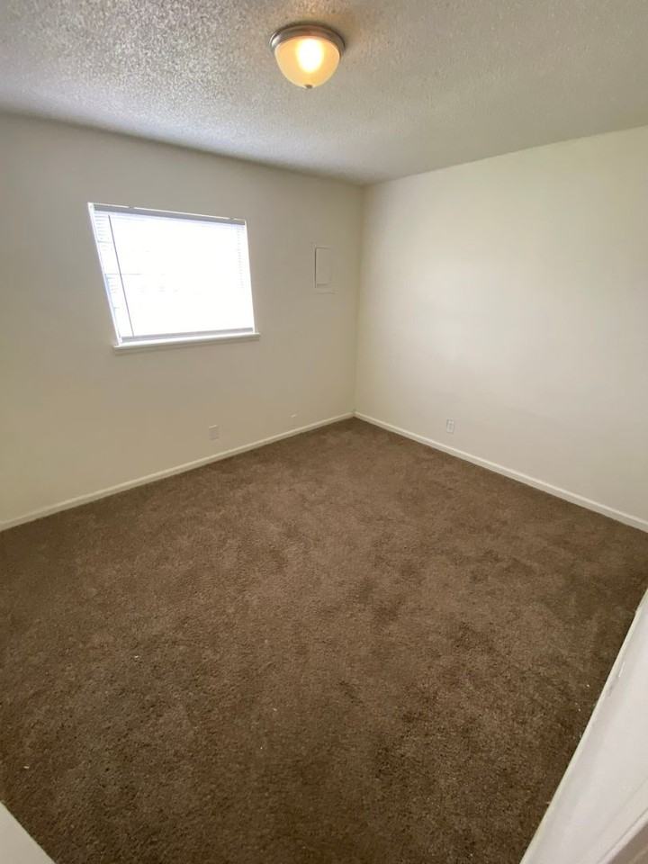 Deer Creek Apartments - Photo 4 of 26