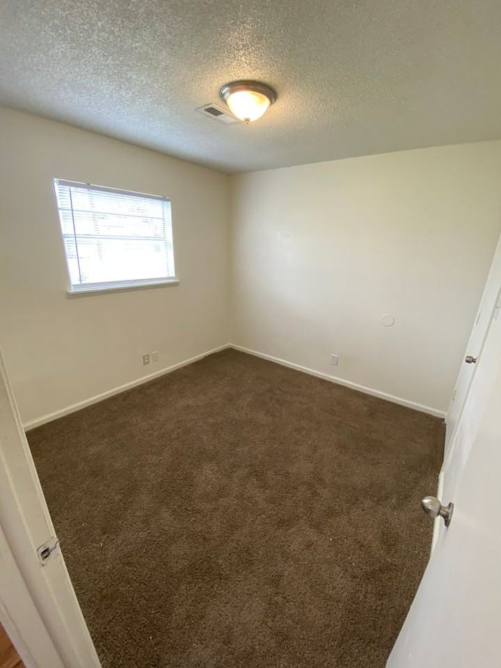 Deer Creek Apartments - Photo 5 of 26