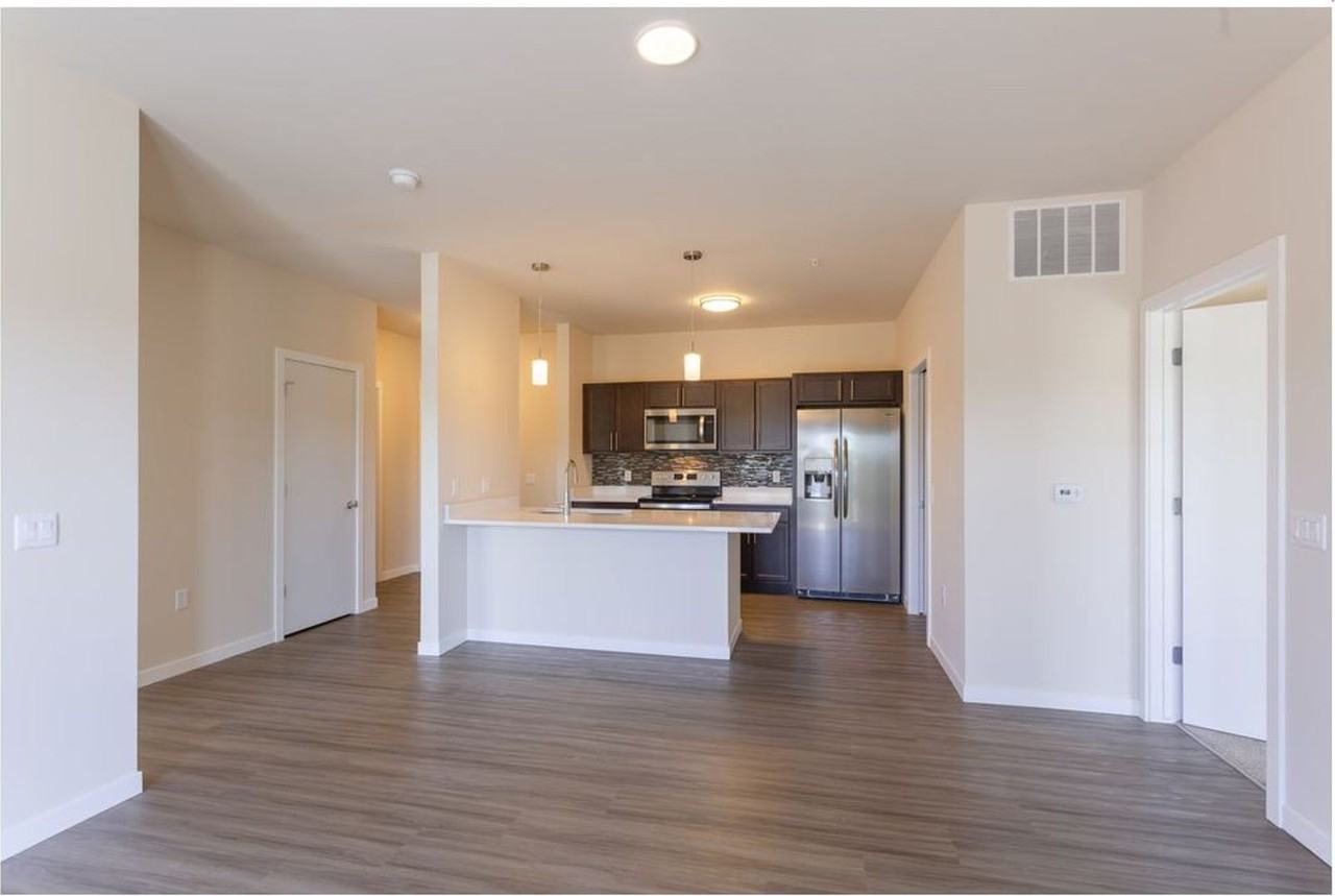 Luxe Apartments - Photo 4 of 31