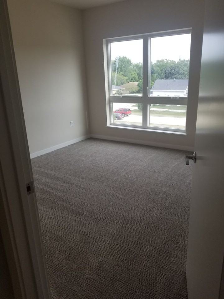 Luxe Apartments - Photo 6 of 31