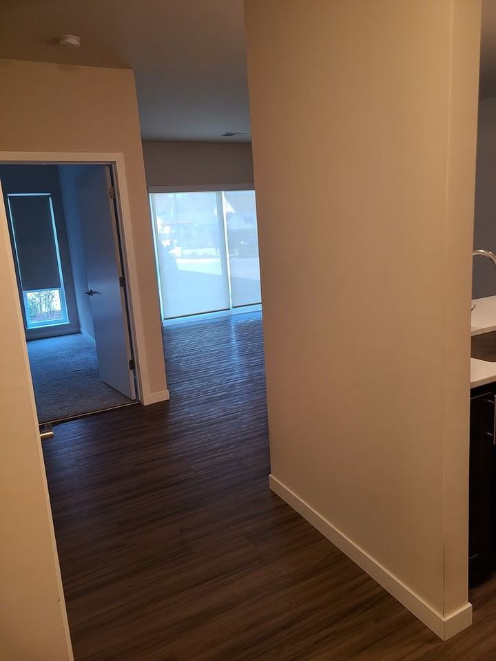 Luxe Apartments - Photo 7 of 31