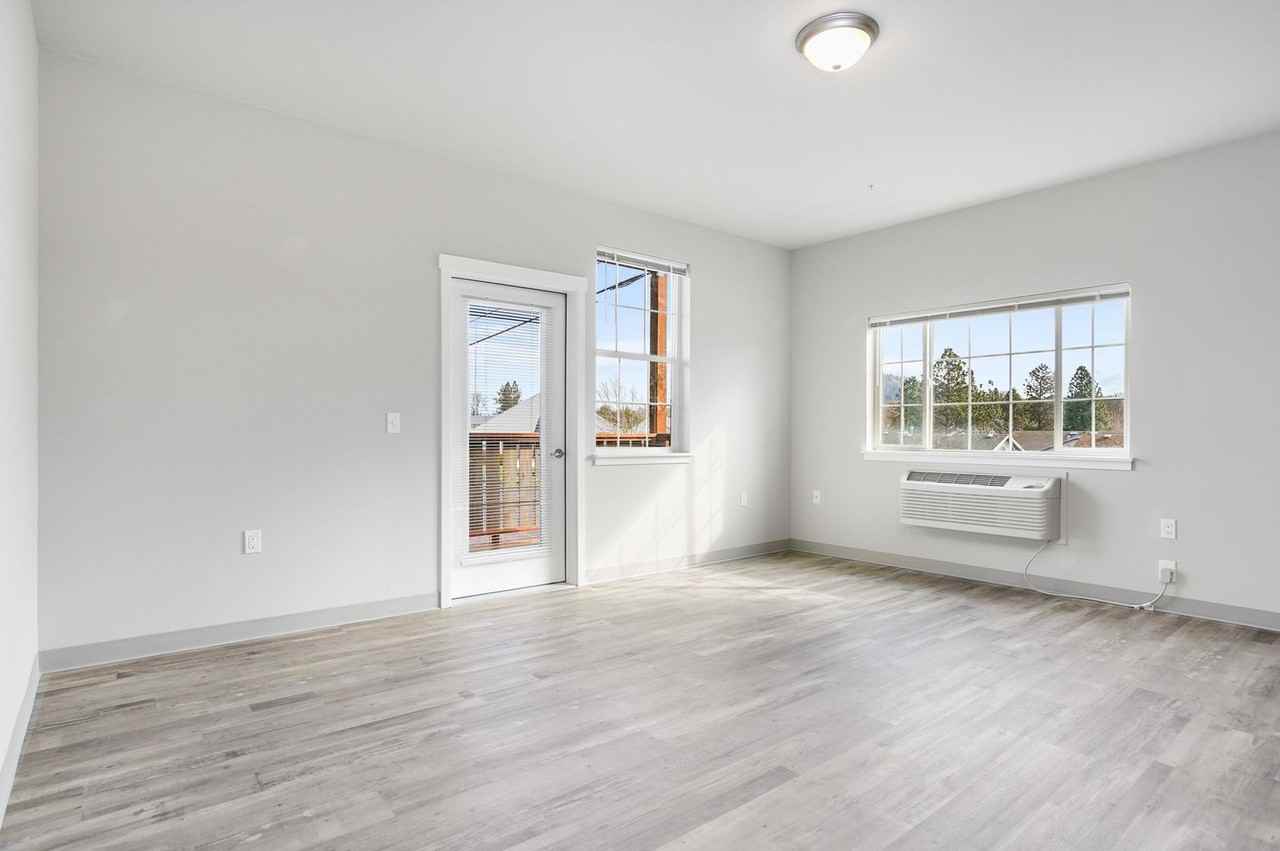 2125 - Creekside Crossing - Photo 6 of 20