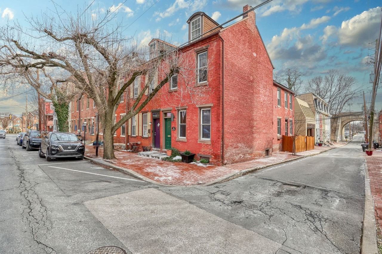 111 Washington St - Photo 2 of 50