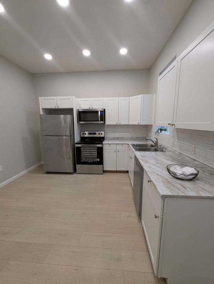 3242 Michigan Ave - Photo 2 of 14