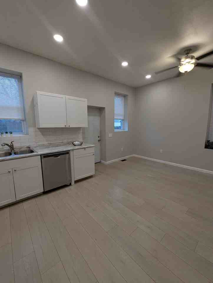 3242 Michigan Ave - Photo 3 of 14