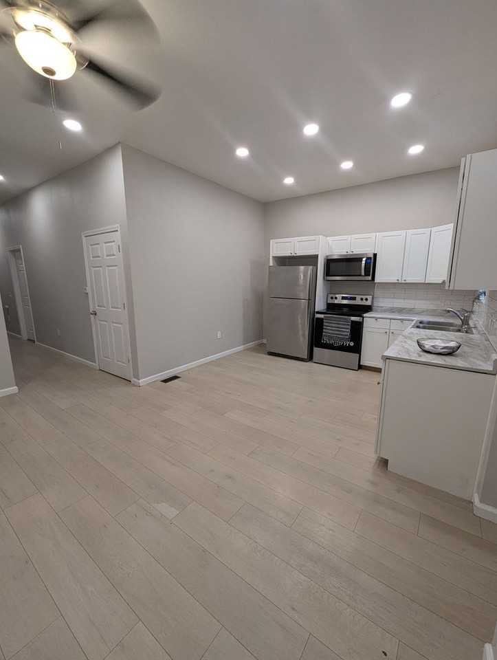 3242 Michigan Ave - Photo 5 of 14