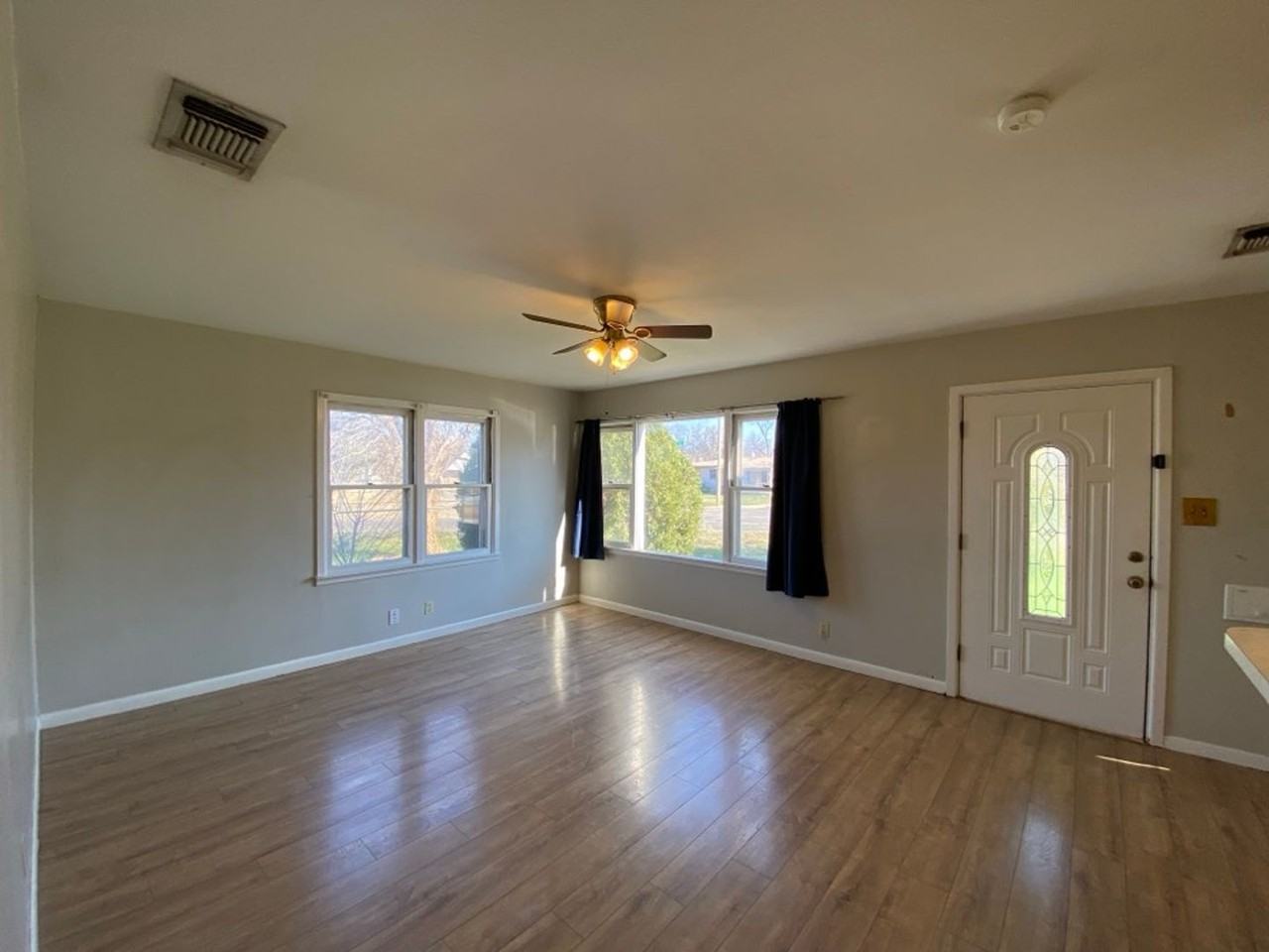 1902 Webster St - Photo 5 of 14