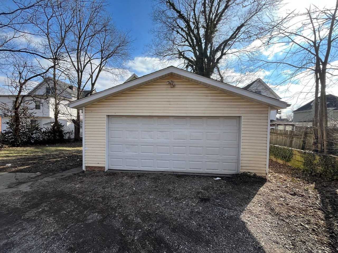 516 Elliott Ave - Photo 2 of 15