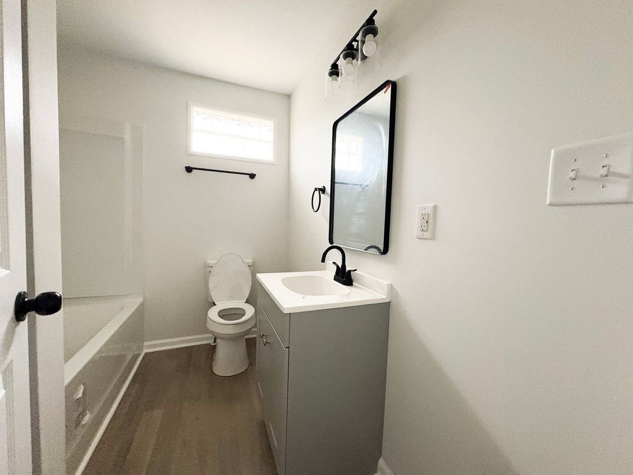 215 Andy St - Photo 5 of 10