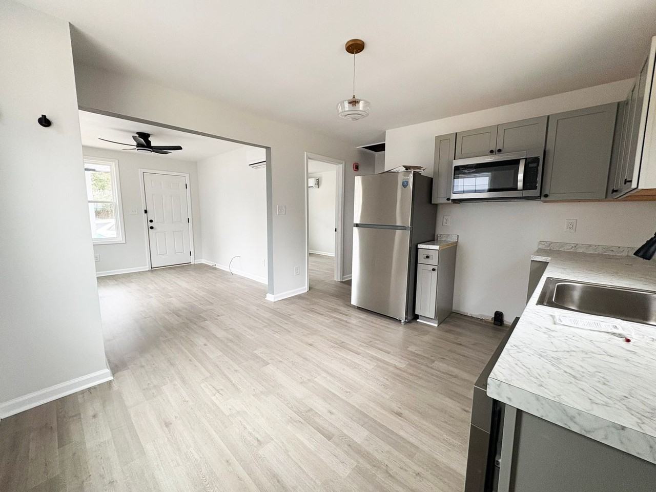 215 Andy St - Photo 7 of 10