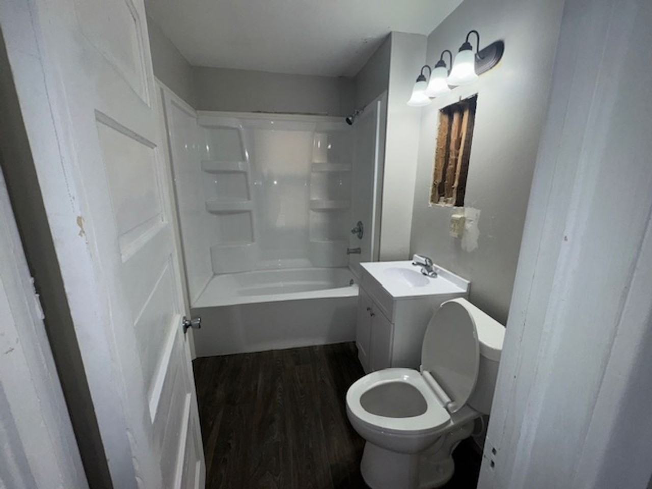 813 W 11th St - Photo 3 of 8