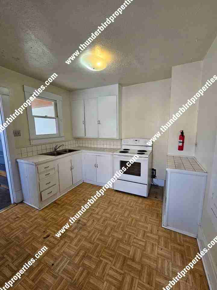 2110 Coal Pl Se - Photo 4 of 18