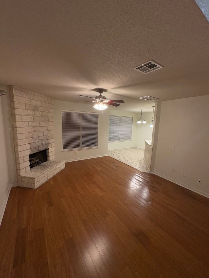 108 Prairie Springs Cv - Photo 3 of 32