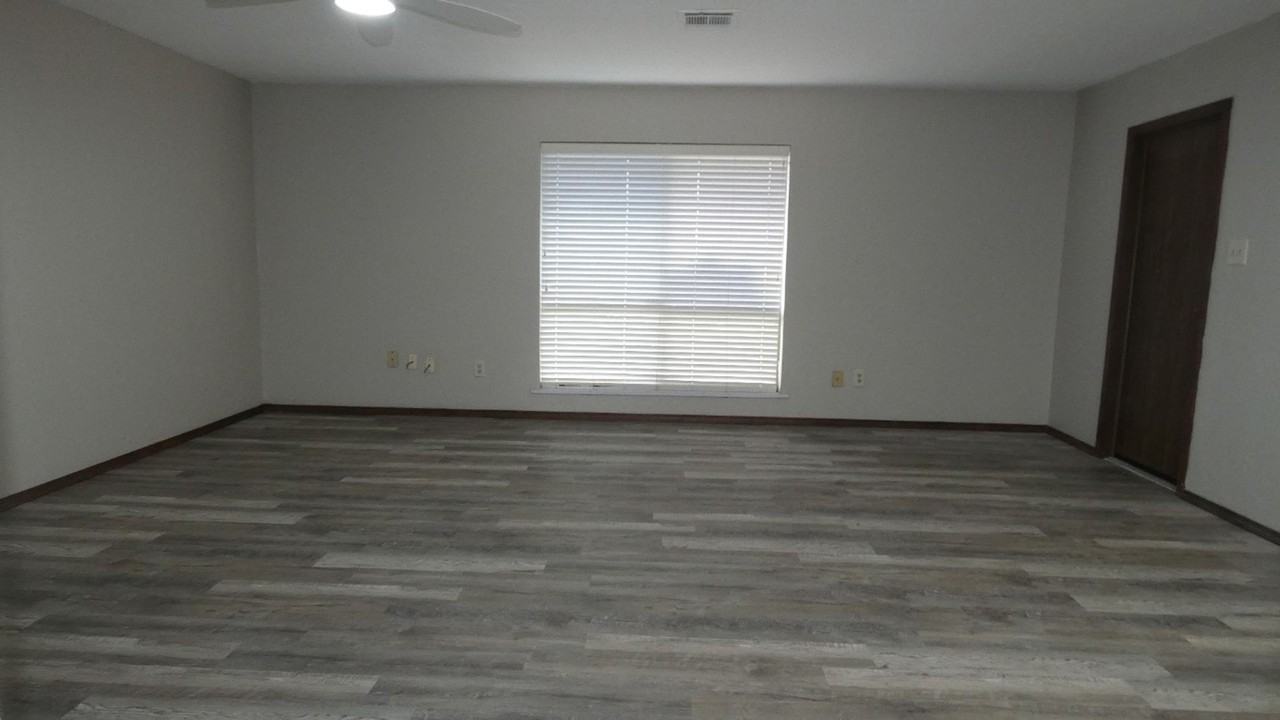 6404 Nw Birch Ave - Photo 2 of 15