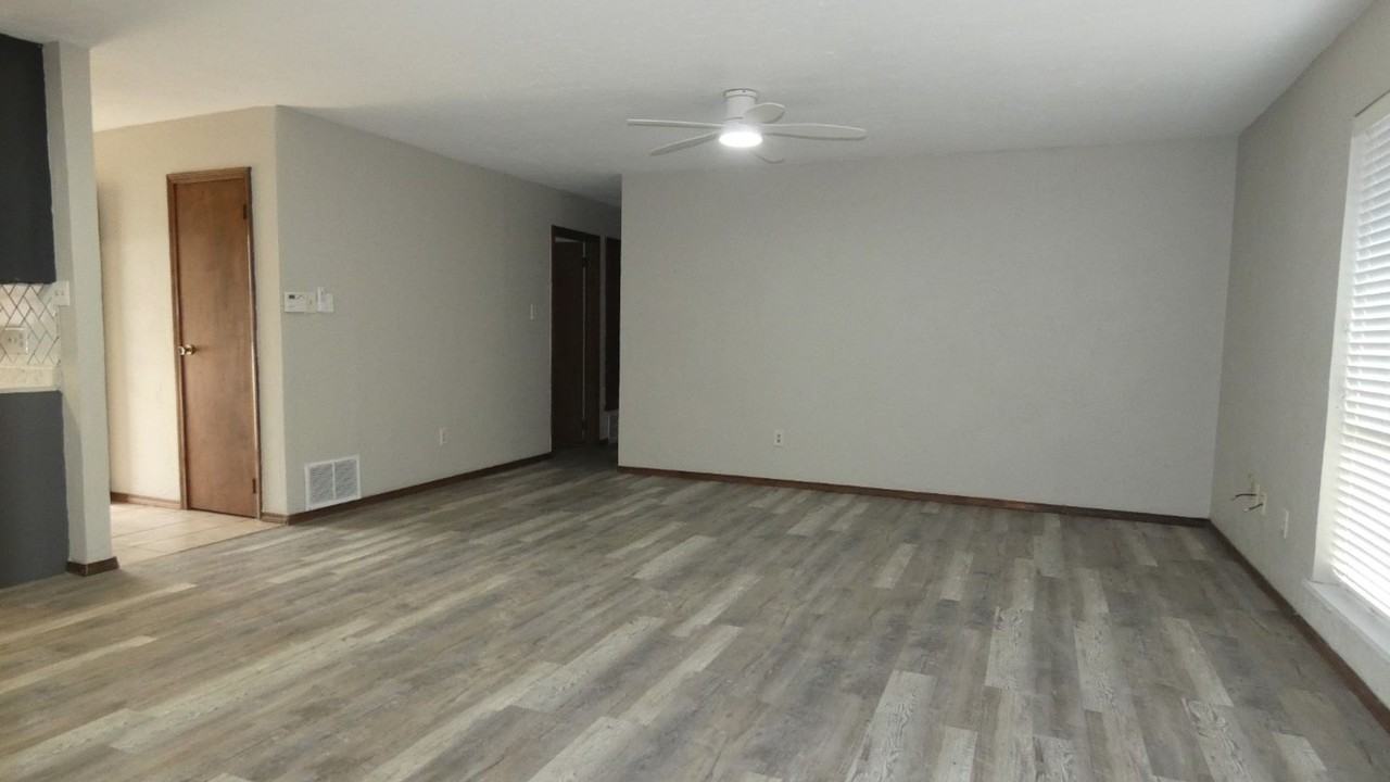 6404 Nw Birch Ave - Photo 3 of 15