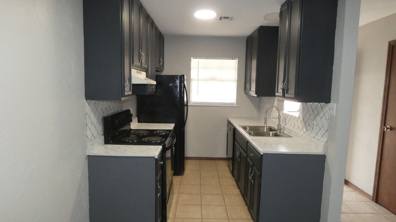 6404 Nw Birch Ave - Photo 4 of 15