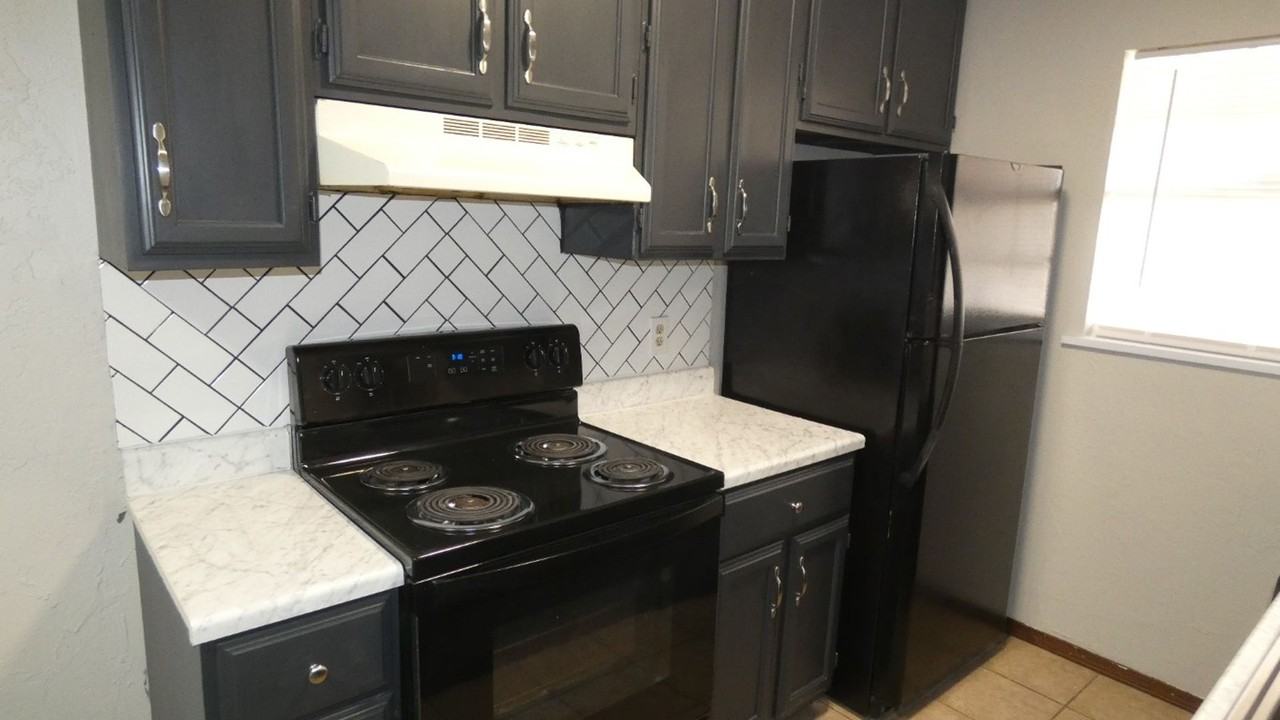 6404 Nw Birch Ave - Photo 5 of 15