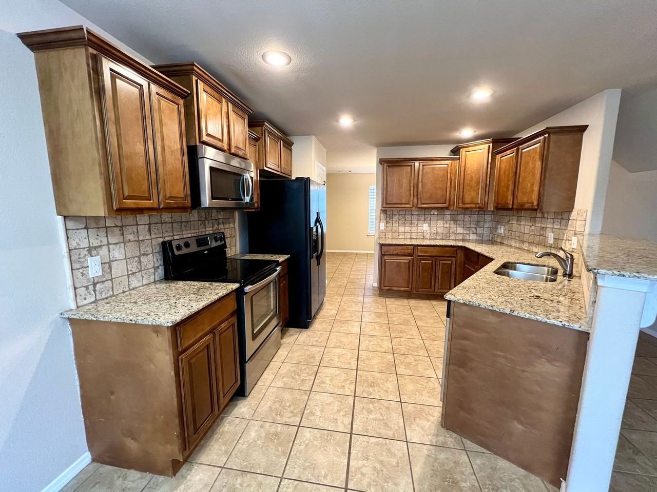 605 Torrington Way - Photo 3 of 25