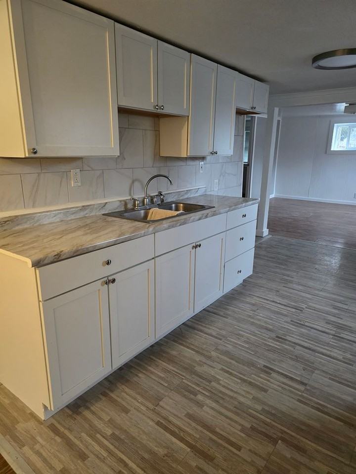 320 Twin Dr - Photo 3 of 11