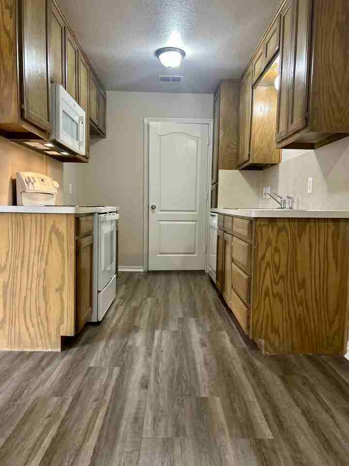 314 Schumacher Dr - Photo 7 of 19