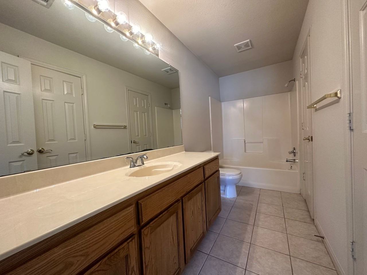 211 Cathy Dr - Photo 5 of 8