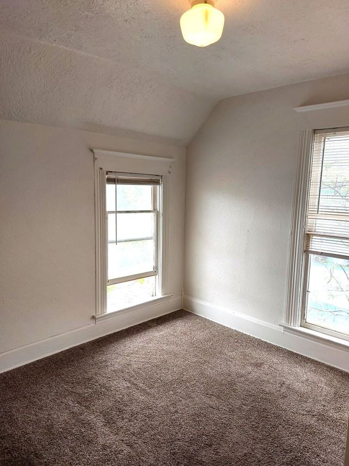 1528 9th Ave - Photo 5 of 23