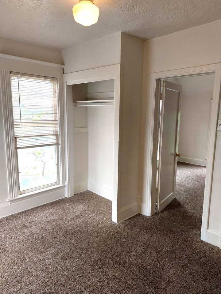 1528 9th Ave - Photo 6 of 23