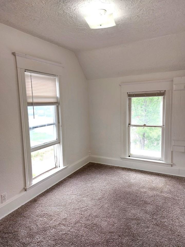 1528 9th Ave - Photo 7 of 23